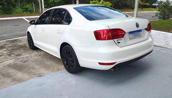 VOLKSWAGEN JETTA 2.0 COMFORTLINE FLEX 4P TIPTRONIC